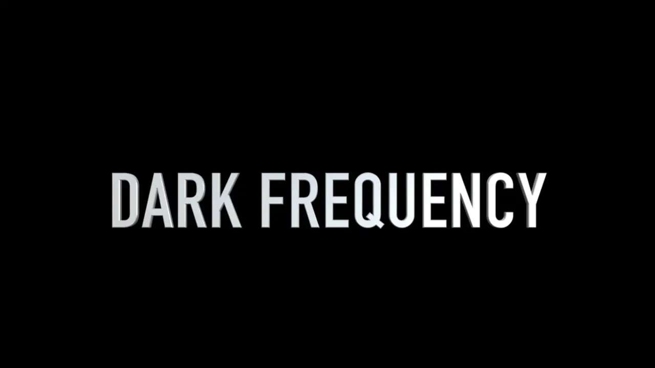 Dark Frequency (2025): Uma Descida Perturbadora ao Trauma Adolescente e às Sombras Institucionais 1 Dark Frequency